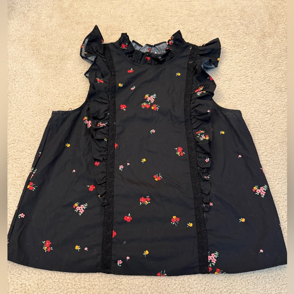 Who What Wear chic feminine floral black sleeveless ruffle top. Size M